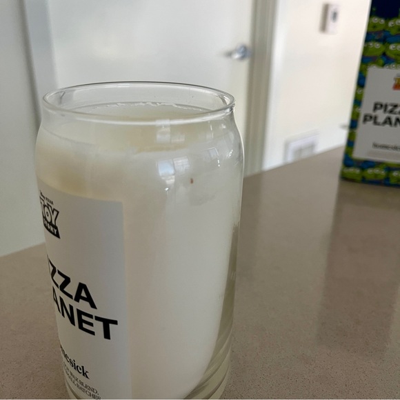 Disney Pixar Toy Story Homesick Pizza Planet 14 oz Candle - Picture 13 of 14